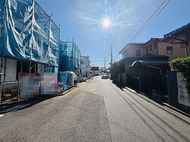 セカンドカーや来客時にも便利なカースペース2台分ございます。 