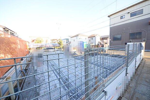 セカンドカーや来客時にも便利なカースペース2台分ございます。