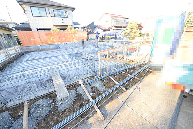 戸建てが立ち並ぶ静かな住宅街。四季折々の移り変わりを感じながら自然と楽しみ、暮らす、そんな毎日を日々の中で感じられる住環境