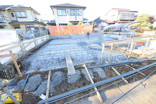 南道路に面しており日中もたくさんの陽が入ります。風通りや周辺環境など実際に現地にてご確認ください。