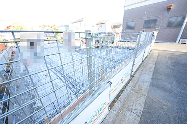 南道路に面しており日中もたくさんの陽が入ります。風通りや周辺環境など実際に現地にてご確認ください。