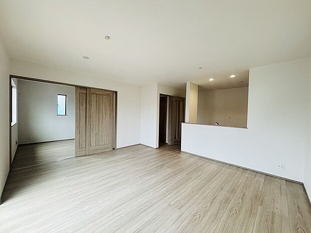 夕食の時間。家族、友人、両親、親戚との会話がより料理を美味しくしてくれる。あっという間に時間が過ぎてしまう居心地の良さは、普段はほっとする空間としてここにあります。 