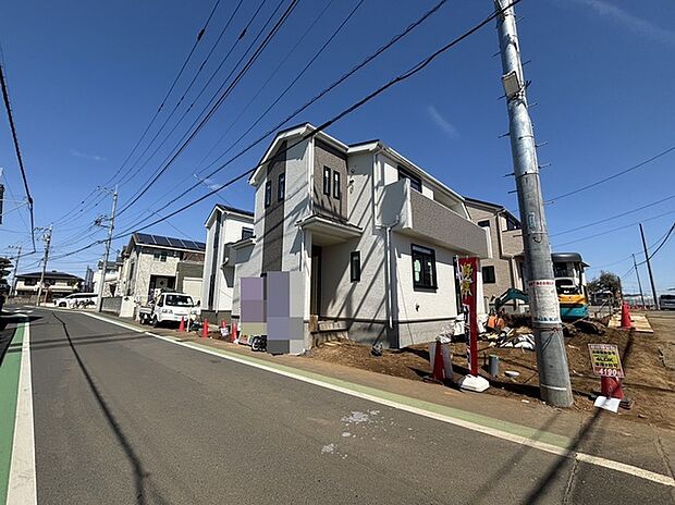 戸建てが立ち並ぶ静かな住宅街。四季折々の移り変わりを感じながら自然と楽しみ、暮らす、そんな毎日を日々の中で感じられる住環境 