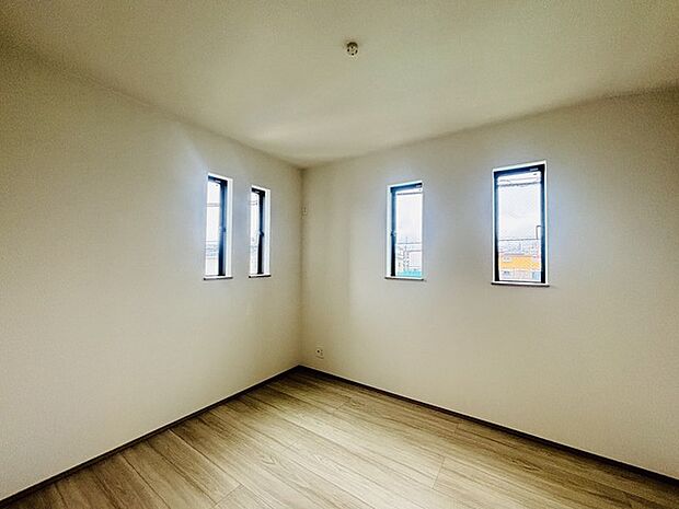 2面採光を確保した明るい室内は、爽やかな風を感じる居心地の良い空間です。