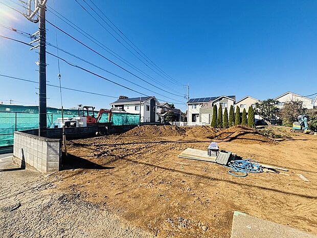 セカンドカーや来客時にも便利なカースペース2台分ございます。 