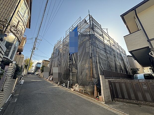 戸建てが立ち並ぶ静かな住宅街。四季折々の移り変わりを感じながら自然と楽しみ、暮らす、そんな毎日を日々の中で感じられる住環境 