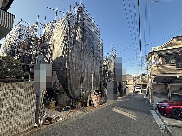 戸建てが立ち並ぶ静かな住宅街。四季折々の移り変わりを感じながら自然と楽しみ、暮らす、そんな毎日を日々の中で感じられる住環境