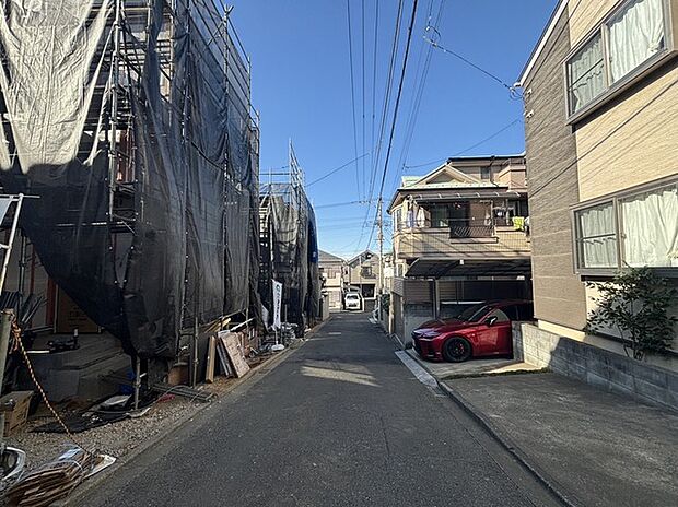 セカンドカーや来客時にも便利なカースペース2台分ございます。 