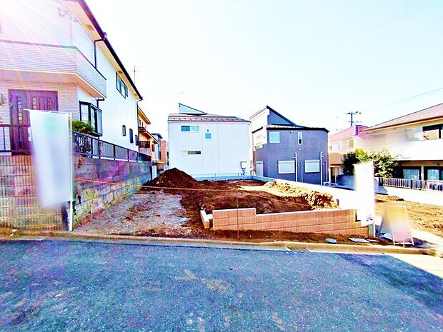 セカンドカーや来客時にも便利なカースペース2台分ございます。