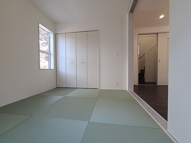 和室があるとやはりどこか心落ち着いてしまいます。客間としてもちょうど良い約4.5帖。 