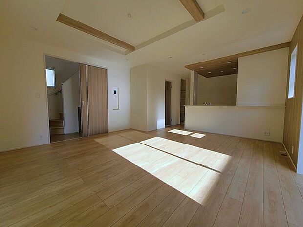 夕食の時間。家族、友人、両親、親戚との会話がより料理を美味しくしてくれる。あっという間に時間が過ぎてしまう居心地の良さは、普段はほっとする空間としてここにあります。 