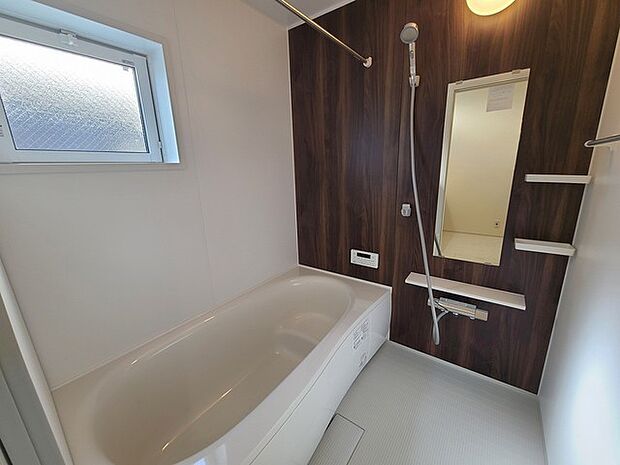 一緒にお風呂に入っている子供達の声がリビングまで聞こえてきそうな広々とした1坪バス 