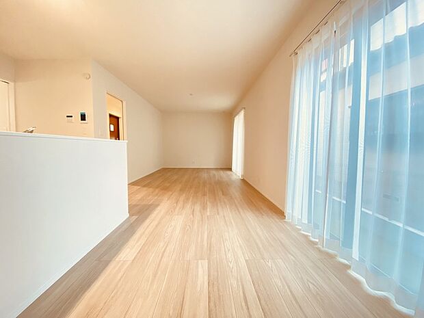 夕食の時間。家族、友人、両親、親戚との会話がより料理を美味しくしてくれる。あっという間に時間が過ぎてしまう居心地の良さは、普段はほっとする空間としてここにあります。