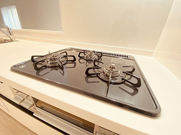 キッチンはオープンカフェスタイルだからリビングとの一体感はバッチリ。毎日のお料理時間も楽しくなりそうです。