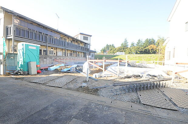 セカンドカーや来客時にも便利なカースペース2台分ございます。 