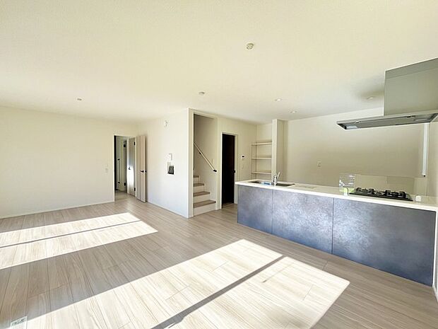 リビングは家具の配置も思いのまま。自由度が高い設計です。