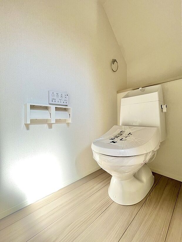 1.2階にそれぞれトレイがございます。朝の混雑時に分散して利用できるほか、ゲスト用としても使い分けることもできます。 