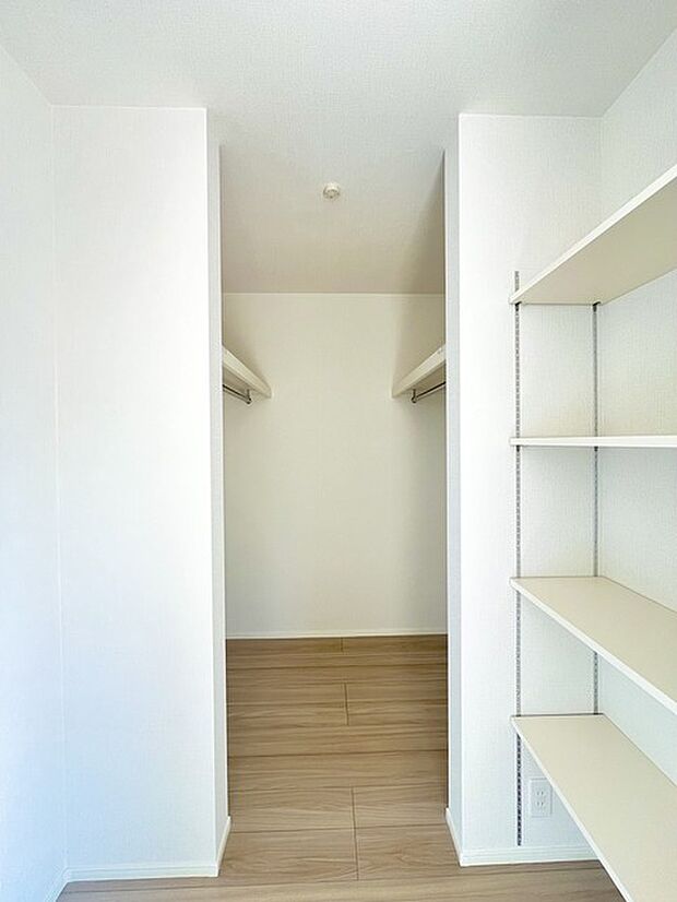 大容量クローゼット付き！家族の成長と共に増える荷物もスッキリ収納。 