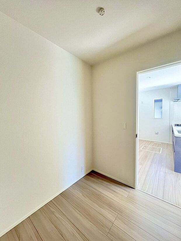 大容量のパントリーがございますので、非常食や食品のストックも沢山置けます。