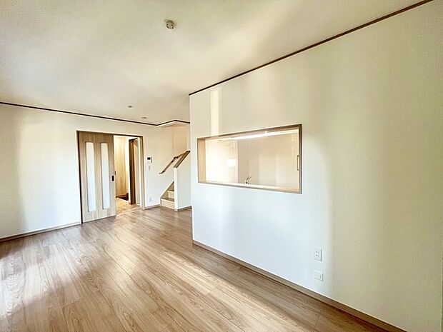 リビングは家具の配置も思いのまま。自由度が高い設計です。 