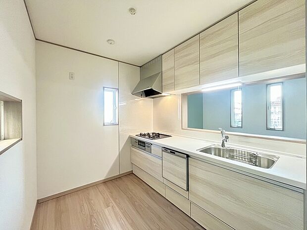 家族が一番集まる場所だから広々としつつも素敵な空間であって欲しい。皆がくつろぐリビングからキッチンまでが一つに繋がる空間。 