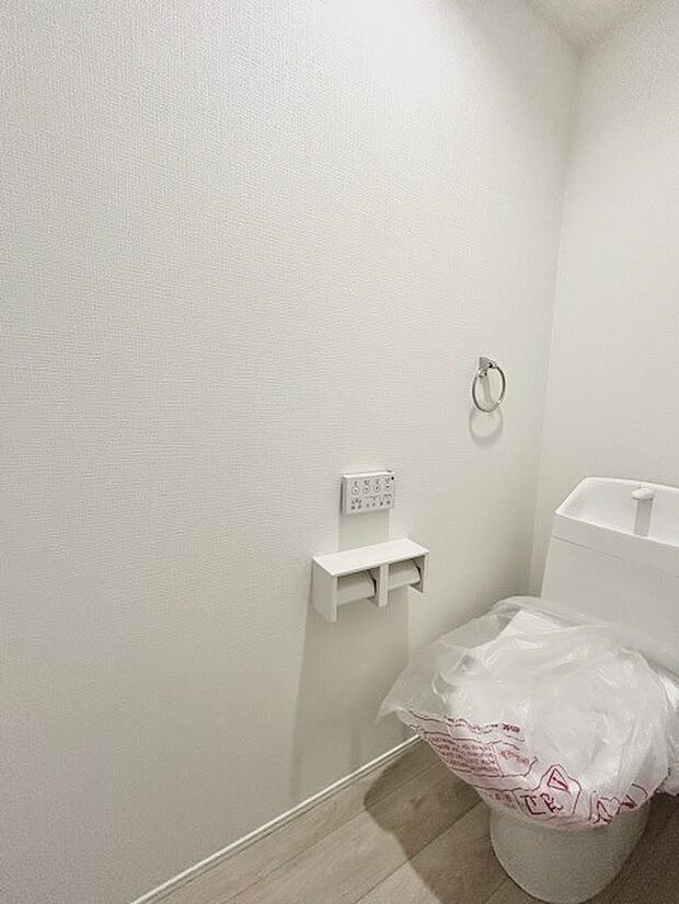 1.2階にそれぞれトレイがございます。朝の混雑時に分散して利用できるほか、ゲスト用としても使い分けることもできます。