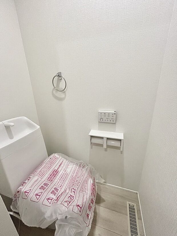 1.2階にそれぞれトレイがございます。朝の混雑時に分散して利用できるほか、ゲスト用としても使い分けることもできます。