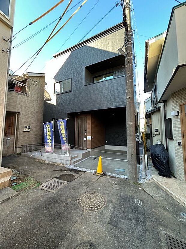 前面道路は通り抜けができないため、交通量が少なく静かな住環境です。