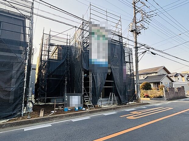 戸建てが立ち並ぶ静かな住宅街。四季折々の移り変わりを感じながら自然と楽しみ、暮らす、そんな毎日を日々の中で感じられる住環境 