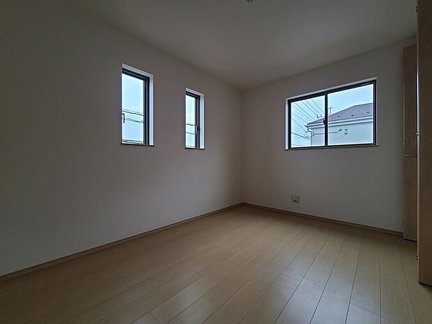 2面採光を確保した明るい室内は、爽やかな風を感じる居心地の良い空間です。