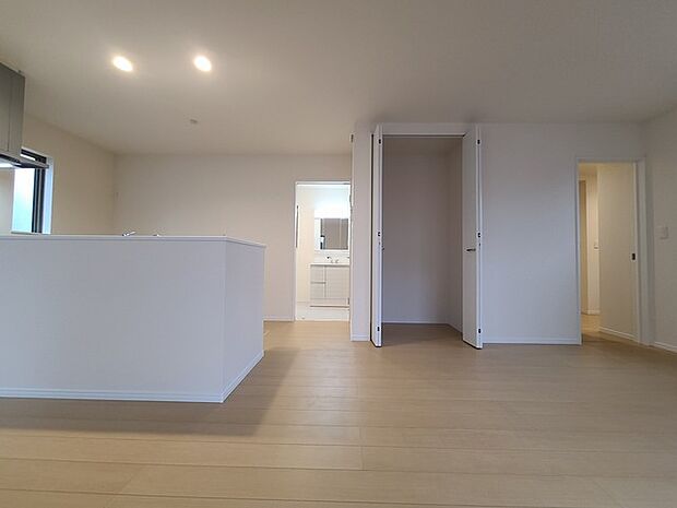 リビングは家具の配置も思いのまま。自由度が高い設計です。