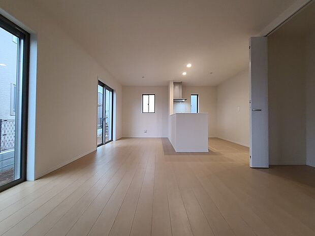 夕食の時間。家族、友人、両親、親戚との会話がより料理を美味しくしてくれる。あっという間に時間が過ぎてしまう居心地の良さは、普段はほっとする空間としてここにあります。