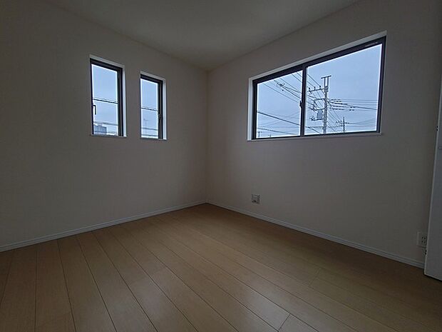 2面採光を確保した明るい室内は、爽やかな風を感じる居心地の良い空間です。 