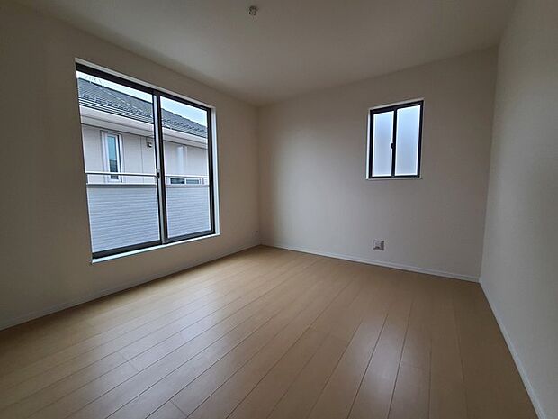 2面採光を確保した明るい室内は、爽やかな風を感じる居心地の良い空間です。 