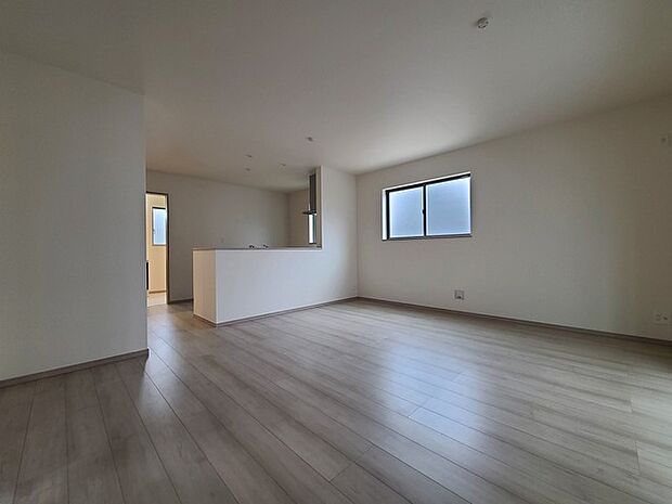 夕食の時間。家族、友人、両親、親戚との会話がより料理を美味しくしてくれる。あっという間に時間が過ぎてしまう居心地の良さは、普段はほっとする空間としてここにあります。 