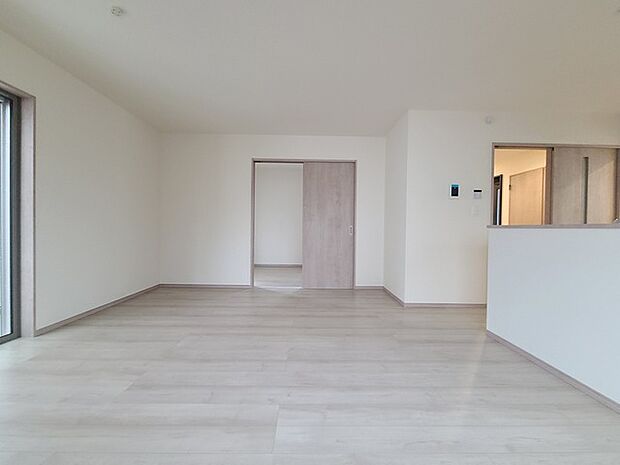 夕食の時間。家族、友人、両親、親戚との会話がより料理を美味しくしてくれる。あっという間に時間が過ぎてしまう居心地の良さは、普段はほっとする空間としてここにあります。