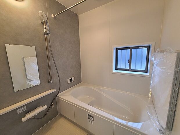 一緒にお風呂に入っている子供達の声がリビングまで聞こえてきそうな広々とした1坪バス