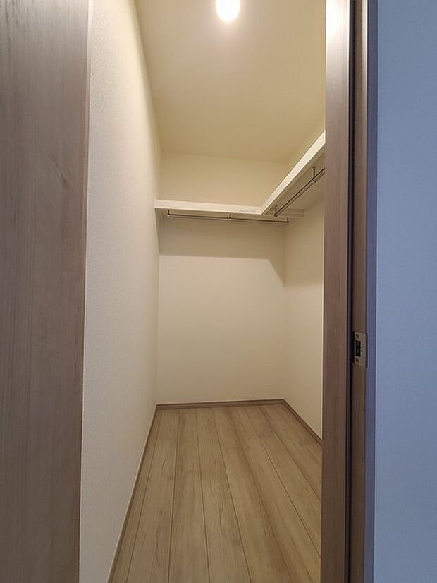 主寝室にWIC付 収納で悩む時間をなくしたい。家族の衣服が多くても頼もしいWIC（ウォークインクローゼット） 