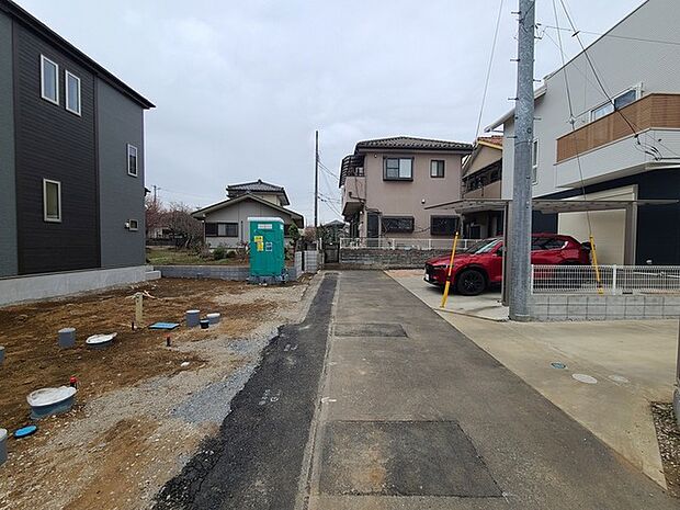 戸建てが立ち並ぶ静かな住宅街。四季折々の移り変わりを感じながら自然と楽しみ、暮らす、そんな毎日を日々の中で感じられる住環境