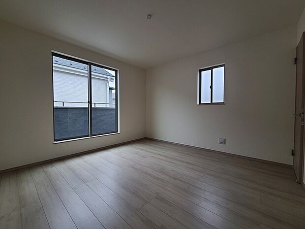 2面採光を確保した明るい室内は、爽やかな風を感じる居心地の良い空間です。