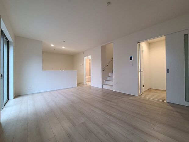 夕食の時間。家族、友人、両親、親戚との会話がより料理を美味しくしてくれる。あっという間に時間が過ぎてしまう居心地の良さは、普段はほっとする空間としてここにあります。 