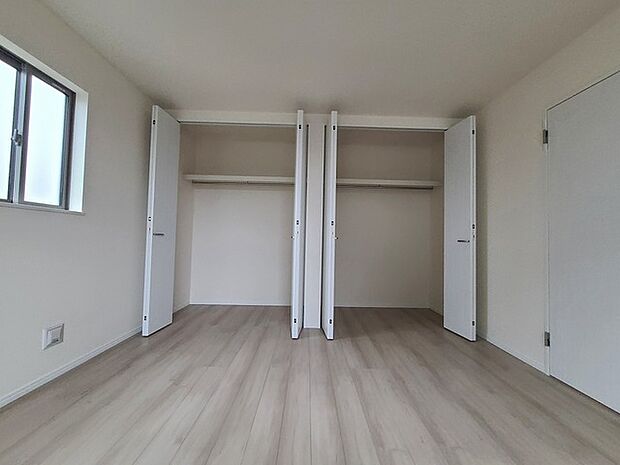 大容量クローゼット付き!家族の成長と共に増える荷物もスッキリ収納。