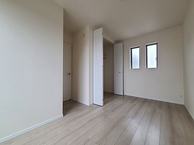 大容量クローゼット付き！家族の成長と共に増える荷物もスッキリ収納。 