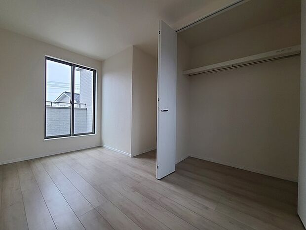 大容量クローゼット付き！家族の成長と共に増える荷物もスッキリ収納。 