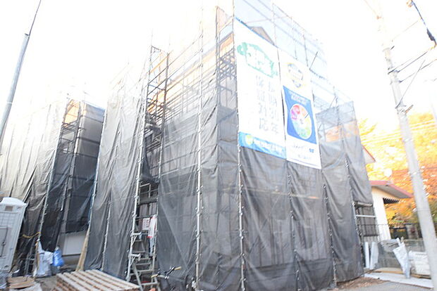 戸建てが立ち並ぶ静かな住宅街。四季折々の移り変わりを感じながら自然と楽しみ、暮らす、そんな毎日を日々の中で感じられる住環境 