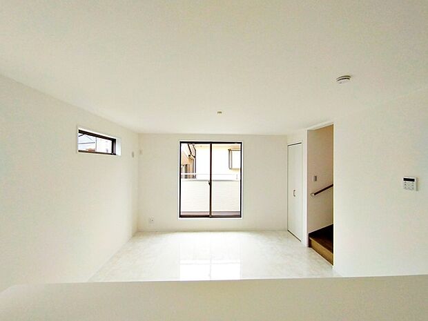 夕食の時間。家族、友人、両親、親戚との会話がより料理を美味しくしてくれる。あっという間に時間が過ぎてしまう居心地の良さは、普段はほっとする空間としてここにあります。 