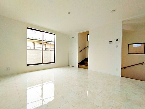 夕食の時間。家族、友人、両親、親戚との会話がより料理を美味しくしてくれる。あっという間に時間が過ぎてしまう居心地の良さは、普段はほっとする空間としてここにあります。 