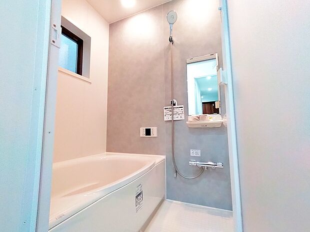 1日の疲れを取るゆとりある浴室です。 