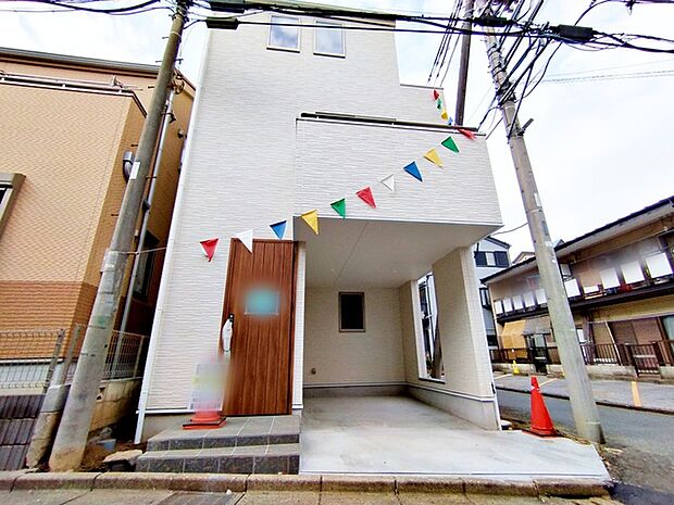 戸建てが立ち並ぶ静かな住宅街。四季折々の移り変わりを感じながら自然と楽しみ、暮らす、そんな毎日を日々の中で感じられる住環境