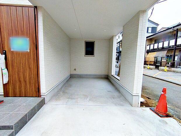 カースペースは1台駐車できます。車庫の出し入れのしやすさなど、実際に現地にてご確認ください。 